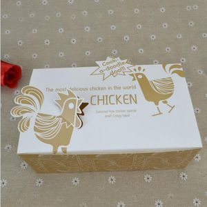 Verpackte Boxen mit gebratenem Hühnchen im koreanischen Stil, Hühnerflügel, Lebensmittelverpackungen, Kartons zum Mitnehmen