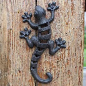 Black European Vintage Home Garden Cast Iron Gecko Wall Lizard Figurines Bar Wall Decor Metal Animal Statues Handmade Sculpture 210727