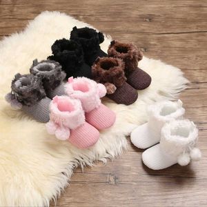 Moda Baby Jesień Zimowe Buty Baby Girl Boys Zimowe Ciepłe Buty Solidna Moda Maluch Fuzzy Kulki First Walkers Kid Buty G1023