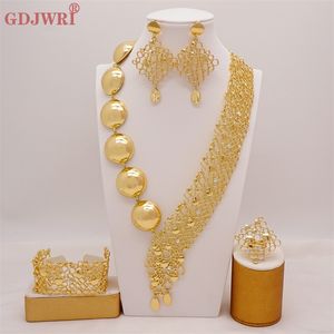 Dubai 24K vergoldetes Brautschmuck-Set Halskette Ohrringe Armband Ringe Geschenke Hochzeit Modeschmuck Set für Frauen 220224