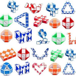 Magische Schlangenformen großhandel-DHL Mini Magic Cube Intelligenz Spielzeug Schlangenform Spielzeug Spiel D Cubes Puzzle Twist Puzzles Geschenk Random Intelligenzen Supertop Geschenke