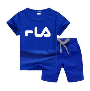 2022 Set di abbigliamento per bambini con lettere stampate per bambini T-shirt + pantaloni a maniche corte per ragazzi Abiti casual di moda in due pezzi