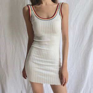 Elbiseler Yaz Seksi Sıska Wrap Kalça Kolsuz Kare Boyun Spagetti Kayışı Örme Elbise Kadınlar Mini Gökkuşağı Çizgili Vestido 210610