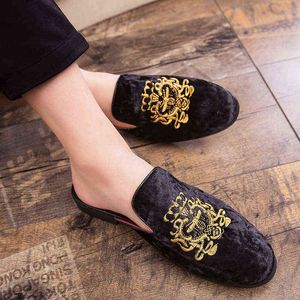 Slippers Luxury Royal Style Men Mules Slippers Velvet Handmade Embroidery Bee Pattern Exotic Designer Loafers Fashion Brand Casual Shoes 220308