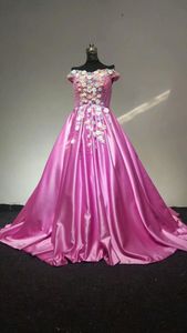Party Dresses Bateau Färg Accented Ball Gown Shining Satin Evening Hand Made Flower Pearls Beaded Prom