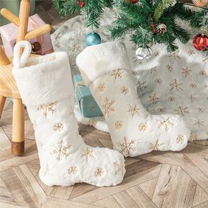 Christmas Llush Beads Calcetines blancos Plata de oro Bordado Copos de nieve Medias de Navidad Bolsa de regalo Árbol Colgante