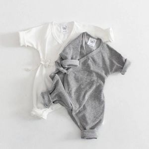 Klädsuppsättningar 0-24m Född Spädbarn Baby Boy Girl Kläder Solid Färg Back Wing Little Angel Romper Jumpsuit Playsuit