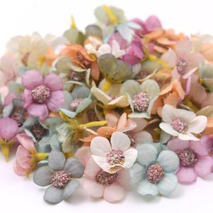 30 pz 2 cm Multicolor Margherita Testa di Fiore Mini Seta Fiore Artificiale Per Corona Scrap Wedding Home Decor Fai Da Te Ghirlanda H jllBtS