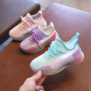 2021 جديد الفتيات 'شبكة تنفس أحذية الأطفال أحذية رياضية الأولاد عارضة تحلق المنسوجة أحذية رياضية اللون مطابقة الأزياء عدم الانزلاق G1025