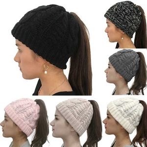 Vinter Knitting Hat Ladies Girl Stretch Sticka Messy Bun Ponytail Beanie Holy Warm Caps 211229