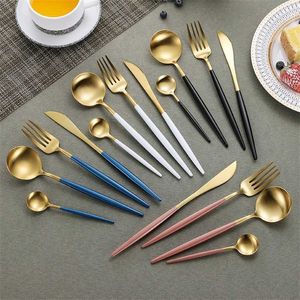 24 pcs matte 18/10 de aço inoxidável espessura ouro preto talheres de talheres de talheres de louça colher talher talheres definir máquina de lavar louça 211229