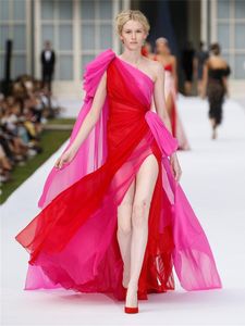 2022 Sexy Red Pink Evening Abites Side Filfon Chiffon One Spalla Abito da ballo Cinghia senza maniche Oquiri per occasione Special Occase Special Occase Opstidos de Festa Gala