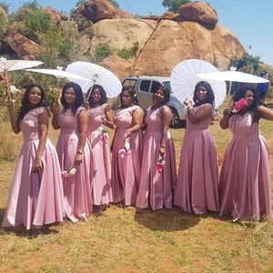 2022 Seksi Pembe Dantel Draped Uzun Gelinlik Modelleri için Düğün Artı Boyutu Jewel Boyun Aplikler Parti Kat Uzunluk Afrika Onur Törenlerinde Vestidos Elastik Saten
