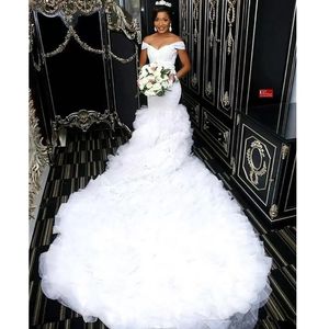 Abiti da sposa a sirena con spalle scoperte 2022 Abiti da sposa lunghi in treno con corsetto di pizzo africano realizzati su misura