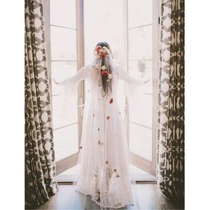 Nieuwe bruiloft accessoires wit ivoor mode sluier lint rand korte twee laag bruids sluiers met kam hoge kwaliteitCCW003