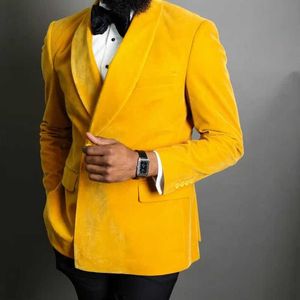 Yellow Velvet Casual Men Garnitruje z podwójnymi piersiami na Prom 2 Piece Wedding Groom Tuxedo Man Fashion Set Blazer z czarnym spodnią X0909