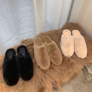 NXY Kapcie Moda Zima Ciepłe Puszyste Faux Mink Mules Płaskie Slajdy Zamknięte TOE Mokasyny Kryty Outdoor Fur dla kobiet 220127