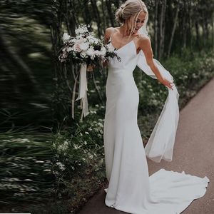 Einfache V-Ausschnitt Strand Brautkleid Meerjungfrau Sleeveless Satin Boho Lange Hochzeitskleider Gericht Zug Weiß Elfenbein Spaghetti Riemen Sommer Brautkleider