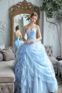 Hellhimmelblaue Prinzessin-Quinceanera-Kleider aus Organza, Rüschen, Aschenputtel-inspirierte Ballkleider, herzförmiger, trägerloser, bodenlanger Sweet-15-Kleid in A-Linie für 16 Jahre