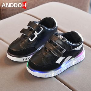 Größe 21-30 Kinder LED Leuchten Schuhe Baby Anti-rutschig Glühende Freizeitschuhe Mädchen Turnschuhe mit Licht Jungen Leuchtende Turnschuhe 210317