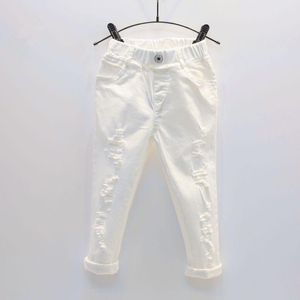 Jeans 2021 Yaz Bebek Boy Boy Beyaz Denim Pantolon Çocuk Yırtık Pantolonlar Çocuk Kırılmış Yeni Toddler Taytlar 2 3 4 5 6 7 Yıl