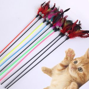 Novo Toys de gato engraçado Cat Teaser Turquia Stick Feather Cat Risping Toys Com Small Bell Food Ball para Birds Cats Rispando Treinamento