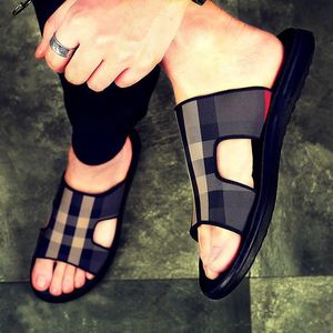 Herr sommar coola tofflor mode rutnät rand utskrift mjuk botten tofflor utomhus mjuk-suled icke-halk sandaler flip-flops för älskare 37-44