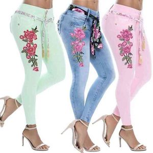 Plus Size Seksowne kobiety Kwiat haftowa wysoka talia chude dżinsy dżinsowe długie spodnie Kobiety pasek z frędzl