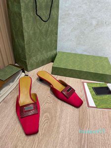 sandali all'inizio della primavera Pantofole Muller scarpe con tacco a gatto con piccole scarpe a punta quadrata Baotou mezzo tacco basso femminile