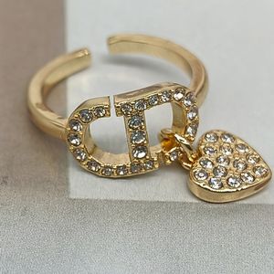 Rabattringe großhandel-50 Rabatt auf Lager Fabrik Direktverkäufe Gold Inlaid Damen Persönlichkeit Exquisite Öffnung Einstellbare Größe Weiblicher Ring