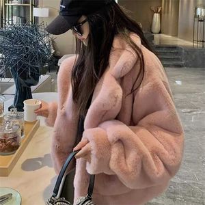 ルーシーバー韓国のファッションミンクの毛皮のコートレディースカジュアルな固体ターンダウンカラーショートフェイクジャケット冬の緩い暖かいコート女性211220