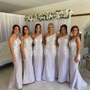 Impressionante Mermaid Lantejoulas Vestidos de Dama de Honra Beaded Um ombro Neck Maid of Honre Vestidos Comprimento do assoalho Trombeta Appliqued Wedding Guest Dress