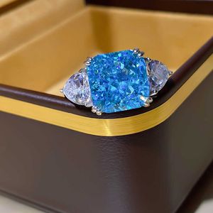 Gemstones coloridos S925 Sterling Silver Alto Carbono Diamantes Radiant Cut Square 10 * 10mm5 Caratas Ornamento de Mão Anel de Casamento H1015