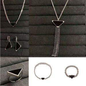 Jewelry Designers Suits Fashion Bracelet Necklace Earrings Ring Suit Man Woman Unisex Chain Highly Quality