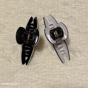 10X4.5CM Clip per artigli in acrilico bianco e nero alla moda Clip laterale a forcina per accessori per la testa della collezione da donna Articoli regalo vip