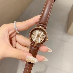 Armbandsur Vintage Brown Leather Strap Klockor för kvinnor Personliga Abstrakt H Face Crystals Armbandsur Vattentät Quartz Facetted