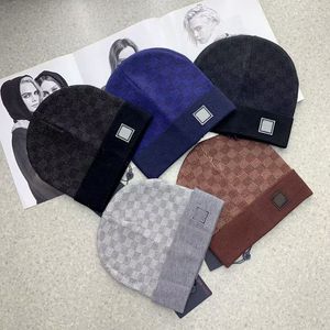 Klasik Tasarımcı Kış Bere Erkekler Ve Kadınlar Moda Tasarımı Izgara Örme Kapaklar Sonbahar Yün Şapka Mektup Jakarlı Unisex Sıcak Kafatası Kap 5 Renkler