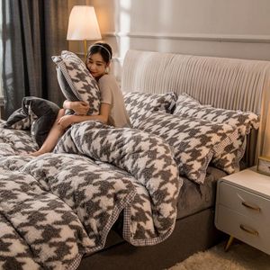 Wholesale bed covers king size resale online - Bedding Sets High Quality Modern Plover Pattern Warm Berber Fleece Set Bed Cover King Size Pillowcase Sheet