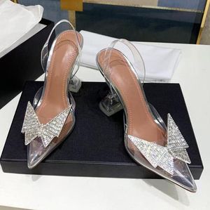 Amina Muaddi Chaussures doubles Sandales à boutons Talons hauts Strass transparents Perceuse à papillon pointu Perle Pantoufles Coloré Populaire Verre Sa