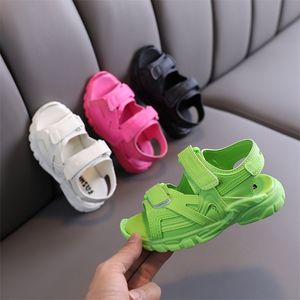 Barn sandaler sommarpojkar och flickor mode godis färgskor mjuka botten baby sandaler skor 210713