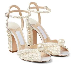 2022 Londres Brands Sacora Sandálias Sapatos para Bidal Casamento Alto Salto Alto Pérolas De Couro Cinta Cinta Peep Toe Elegante Senhora Bombas EU35-43