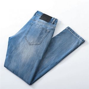 Jeans maschile designer maschile di alta qualità Luxurys jeans blu color angosced business street wear man jean rocce slim-gamba a gambo striscia a buca strappata pantaloni famosi w40