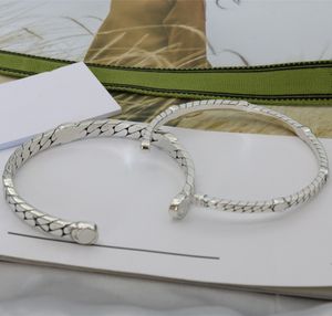 Braccialetto con lettere a strisce di nuova moda Bracciale retrò placcato argento unisex universale semplice Fornitura NRJ