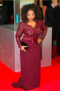 Mew Oprah Winfrey Borgogna maniche lunghe Abiti sexy per la madre della sposa Scollo a V Guaina in pizzo trasparente Plus Size Celebrity Red Carpet G282p