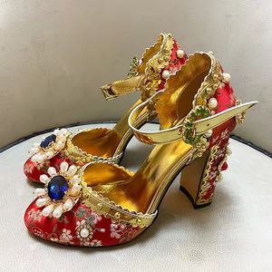 2022 Nya damer Diamond Pearl Embroider Chunky High Heel Dress Shoes Sandaler Kvinnor Round Toe European American Palace Red 35-42 Buckle Wedding Party Mix Color