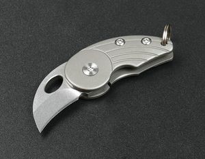Mini Piccola Keychain Keychain di alta qualità D2 lama satinata TC4 Maniglia in lega di titanio EDC Tasca coltelli pieghevole con sacchetto di nylon