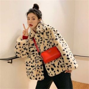 Плюшевая куртка женская зимняя короткая корейская версия свободного ягненка шерсть из искусственного меха леопарда печать шубы женщины зима 211212