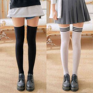 Novo Sexy Medias Preto Branco Listrado Longas Meias Mulheres Velet Sobre Joelho Coxa Altas Meias Meninas Anime Lolita Cosplay Costumes Y1119