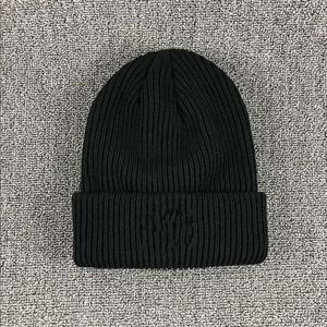 Hurtownie Unisex Czapki Dzianiny Kapelusz Zima Outdoor Mężczyźni Dzianiny Kapelusze Hip-Hop Haft Badge Skullies Ciepłe Człowiek Sport Gorros Kobiety Knitwear Cap