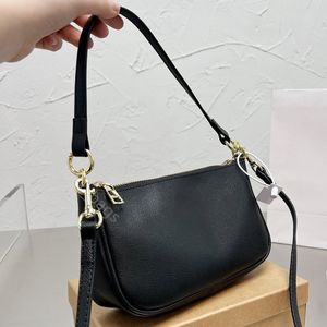 Bolsas de ombro de alta qualidade Lady Luxury Designer Bolsa Bolsa de moda Cartilhas de corpo cruzado letra lis￣o lisa feminino pr￡tico travesseiro quente novo jovens bolsas casuais